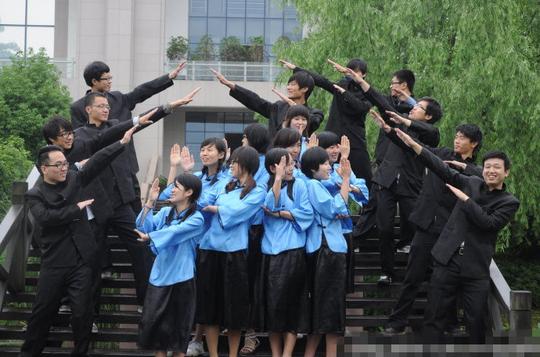 大学生搞怪毕业照