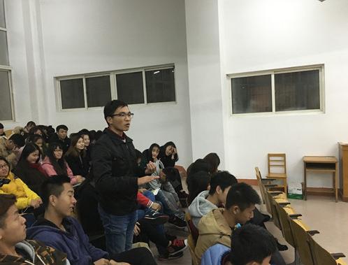 校友刘伯一行到电子商务学院开展创新创业知识