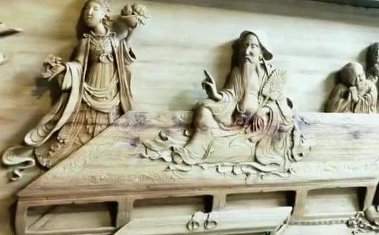 见识一下丰盛古镇能工巧匠全师傅花了一年心血的木雕作品《维摩诘经变图》