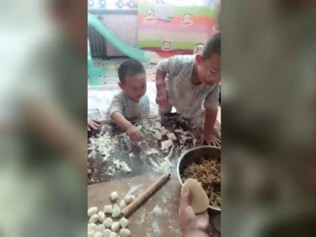 宝宝为什么总是把东西往嘴里塞