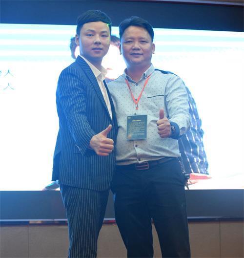 米粉哥骆小明的创业英雄路