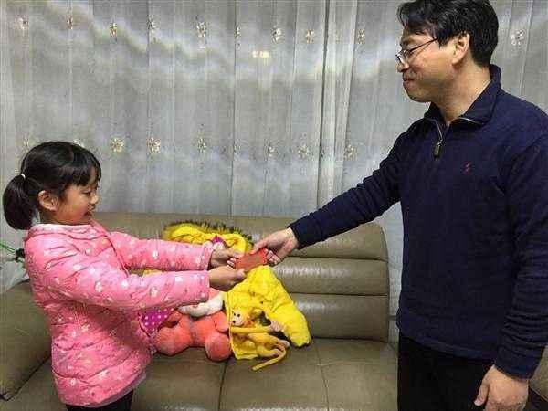 过年要不要给孩子压岁钱