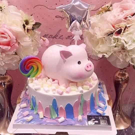 网红摇尾猪生日蛋糕装饰摆件生肖猪烘焙装扮猪宝宝生日派对装饰品