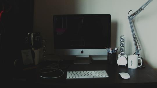 0的数据吞吐量,外挂磁盘来剪辑视频不可行,只能先把素材拷贝到imac