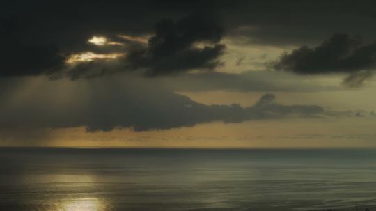 4k海上乌云日出_3840x2160_高清视频素材下载(编号:)