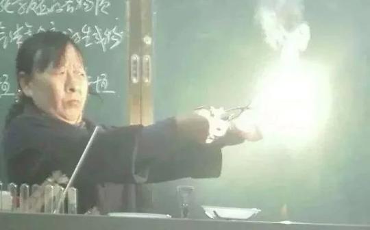 【葛平x洛天依】我的化学老师为何如此鬼畜——千本璐