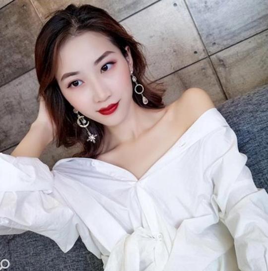 我的保姆手册你和我的倾城时光林浅赵丽颖创业时代那蓝同款耳环女