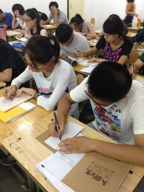 交通校区+班里同学认真学习的样子最可爱