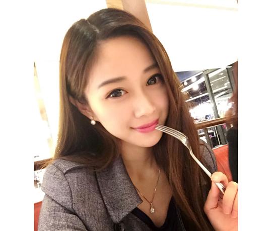 真实美女手机自拍美女生活照素材高清微商一人合集小