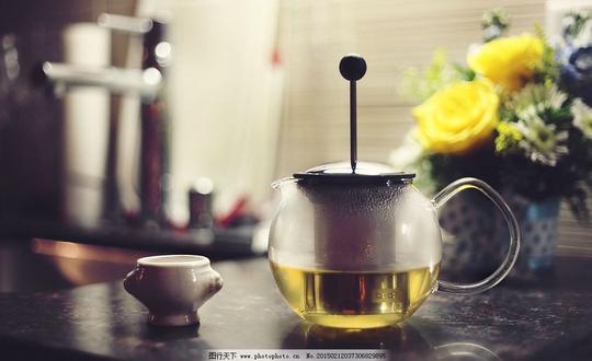 桌上的茶壶桌子泡茶下午安静生活素材摄影生活百科家居生活