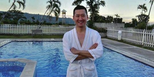 周杰，低调地混成亿万富翁!真正的人生赢家啊!