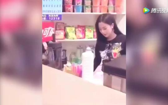 点赞腾讯视频转自腾讯视频-爆笑公堂搭讪美女网管搞笑的四川话