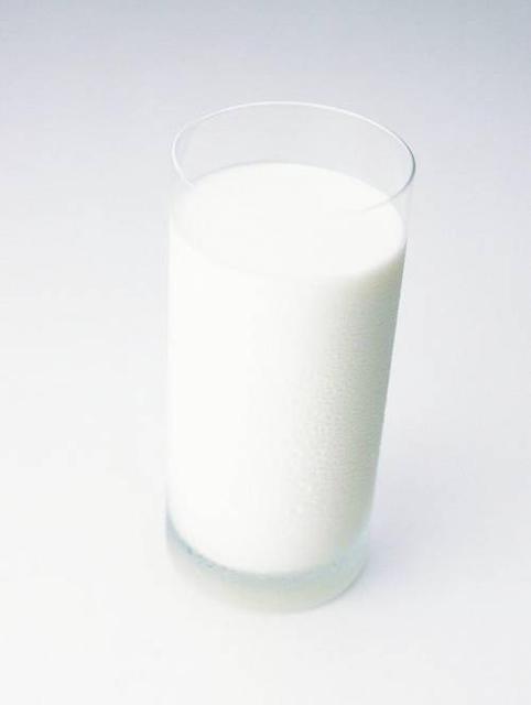 一岁宝宝为什么不能喝鲜牛奶