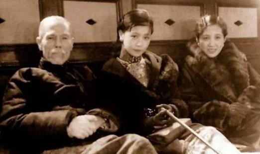 为爱献身早产生2子，却被外籍丈夫抛弃，如今富过5代远超李嘉诚