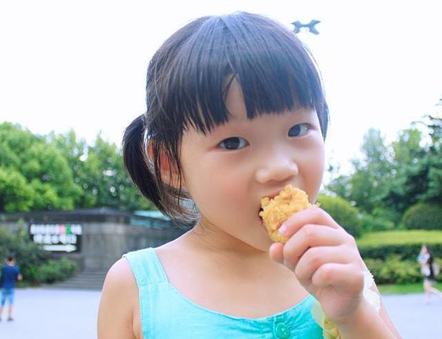 开灯睡觉会引起孩子性早熟吗