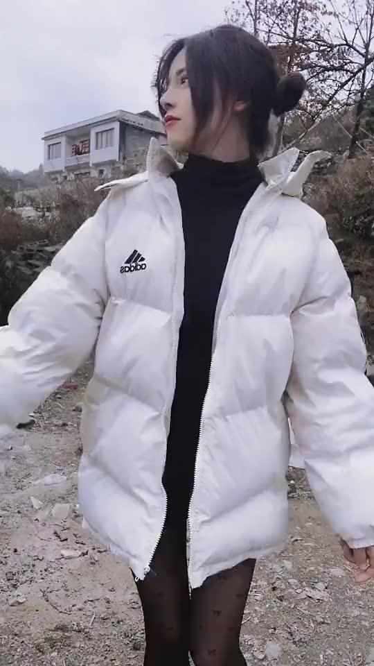 来岁粉丝们都妙手撕巴黎世家肩扛华伦天奴