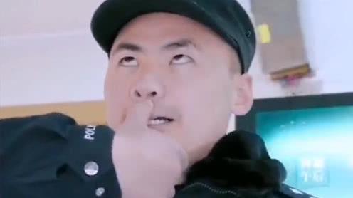 戏精!普法短视频中警察蜀黍被气到掐人中自救走红