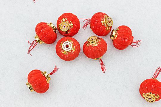 雪地里的红灯笼_图片大全—全景创意图库（quanjing.com）中国领先的正版图片视频素材网站