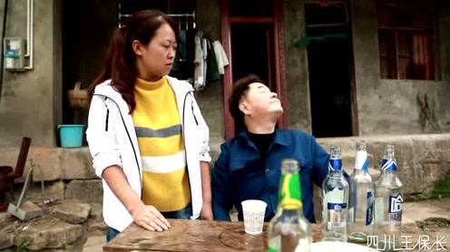 搞笑短剧:老表喝酒没人陪，最后和手机喝上了，爆笑!