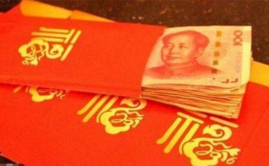 侄子满月我给9百红包,大嫂哭着感谢!两个月后我才明白什么意思