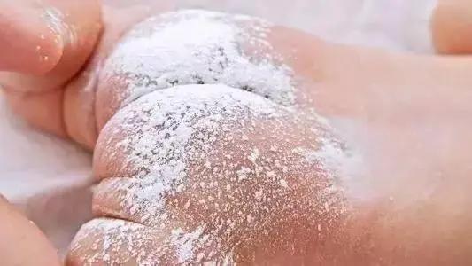 如何给宝宝正确选购爽身粉