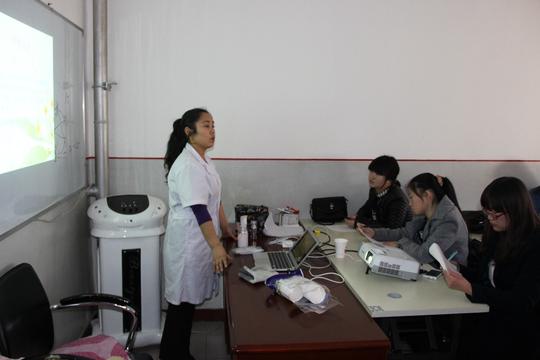 女大学生创业开家政公司图片合集