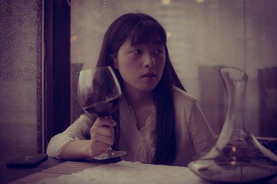 雨天红酒77美女人像练习-小芳的同桌-图虫网