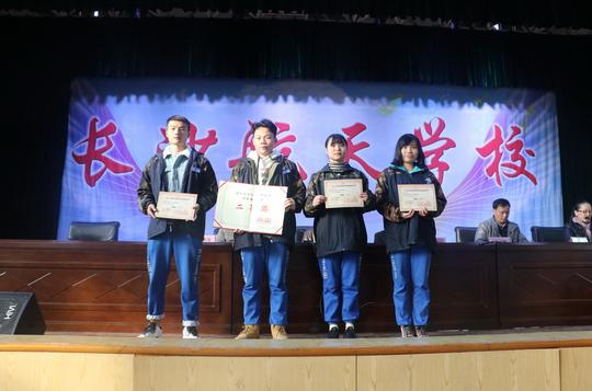 湖南黄炎培职业教育奖创业规划大赛省决赛二等奖学生合影