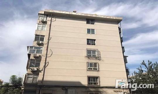 草场街片内2000年房龄西宝嘉园两室四楼偏门