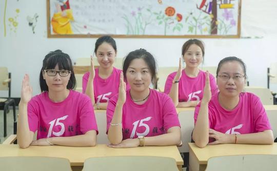 同学聚会其实不是钱不钱，混得好不好的事，是找不到当年的感觉了