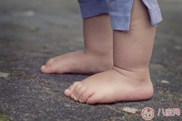 孩子光脚走路有好处吗