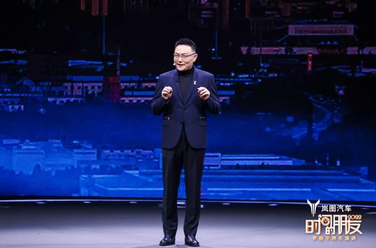 罗振宇:向后退，退到线下