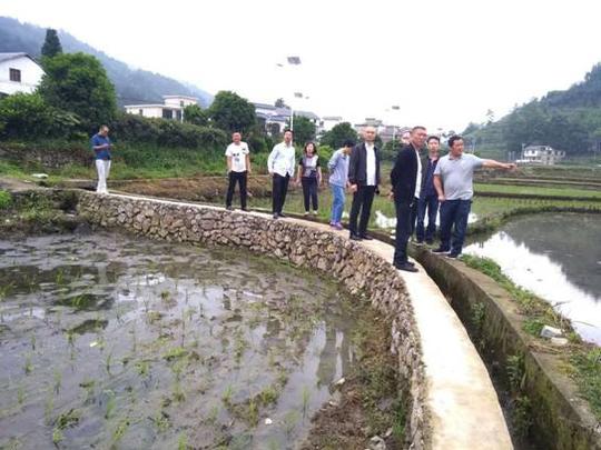观山湖区人社局简报5月第11期:深入基层调研助推脱贫攻坚3.jpg