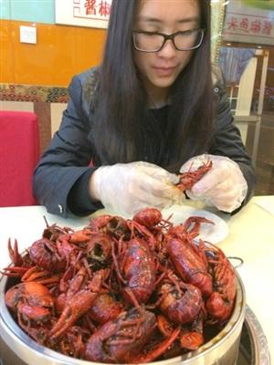 羊肉店+龙虾馆老板拼盘做生意(组图)