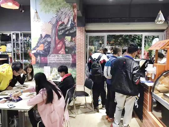 年前创业开动漫店好吗?
