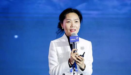 江西一富婆诞生:女教师辞职创业创造“水果上市第一股”