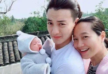 朱丹官宣怀上二胎！上个月就差点自曝，老公全程无视