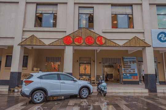 弥勒生意爆好的傣味餐馆,一张桌子能翻4次台,手抓饭居然可以外卖!