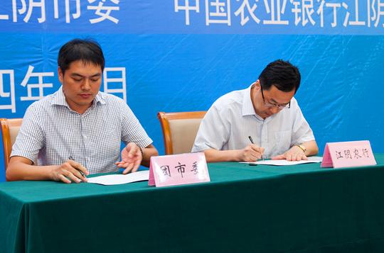 10个入围决赛的大学生村官创业项目聚集市委党校培训楼第一报告厅角逐
