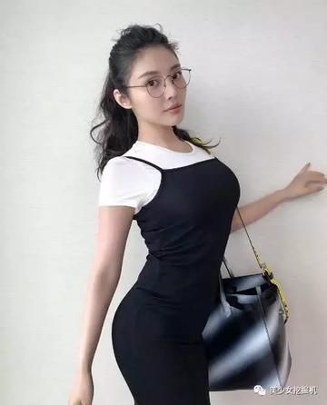 美少女抓胸性感动漫gif动图