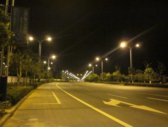 夜晚路灯图片唯美图片-黄昏唯美图片大全_路灯图片夜晚伤感_青灯古寺