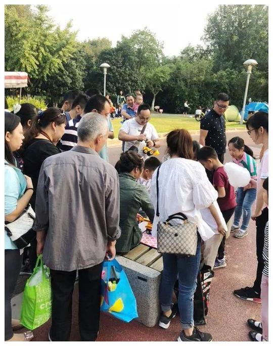 故事:6岁的儿子第一次做生意，不仅没亏还赚了111块?