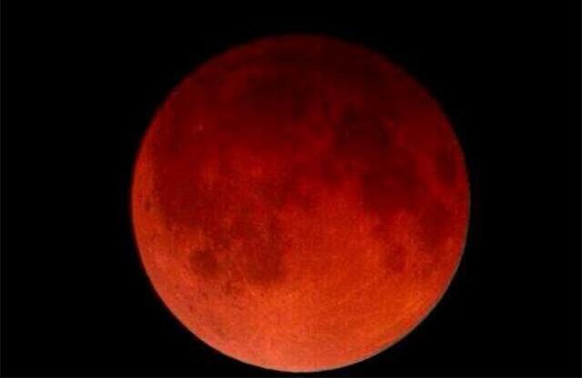 2020半影月食图片
