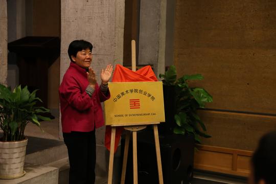 的精彩讲座,李肖鸣博士分析了当今大学生的创业背景与相应的国家支持