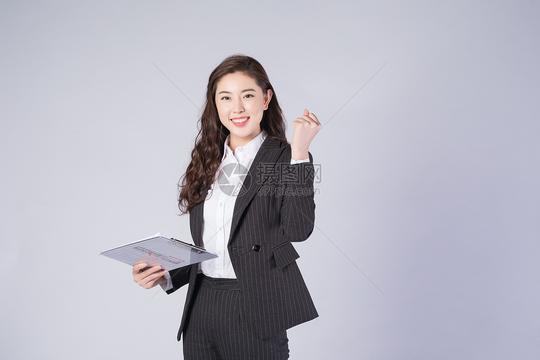 商务女性手持文件