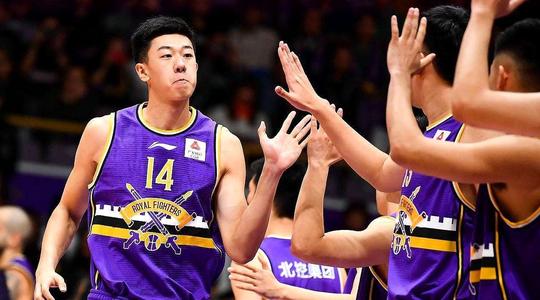 北控球员王少杰刚抵诸暨就违规外出，被cba罚款1万元+停赛2场
