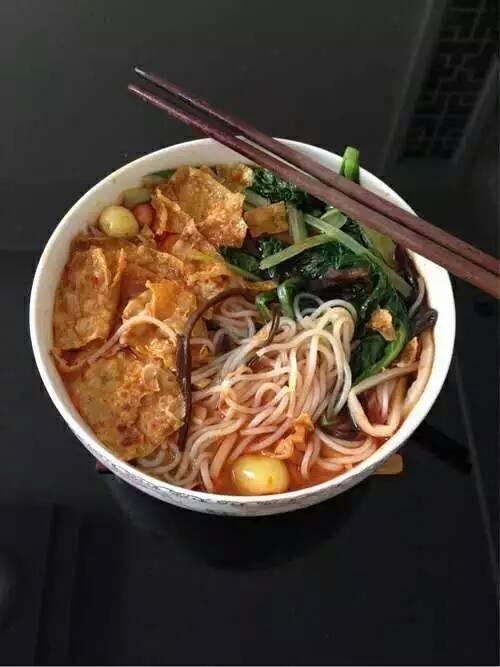 【柳州美食】柳州爱上螺螺丝粉代理,大学生创业,宝妈微商月入过万