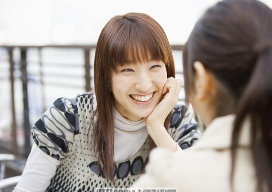 开心谈话的少女开心谈话的少女图片素材朋友姐妹轻松阳光女孩