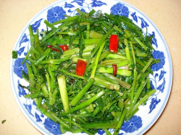 宝宝多大可以吃芹菜泥啊