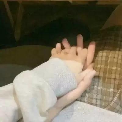 以后你遇到的人心里都是装有别人的人,,没有人再会用全部去爱你,情侣